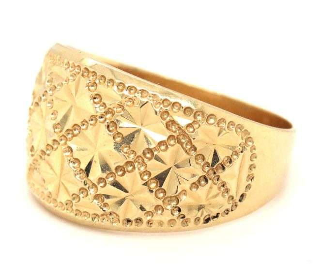 Mesmerizing 14K Yellow gold Ring