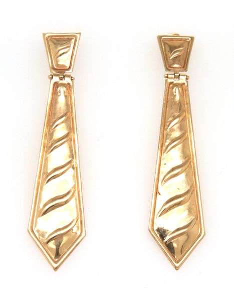 Tasteful 14k yellow Gold Dangle Earrings