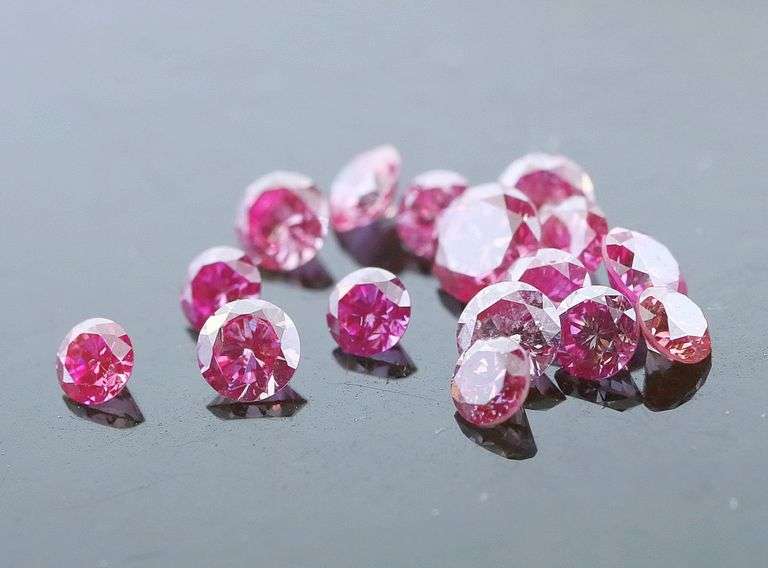 Collectors large sized 16 piece 1.08ct Pink Diamond set!