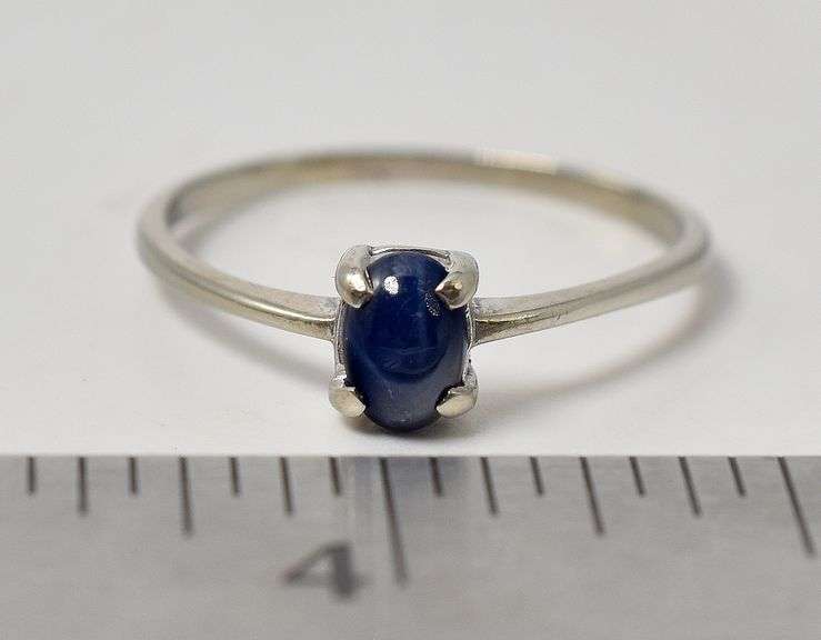Pretty 10K White Gold Star Sapphire Gemstone Ring