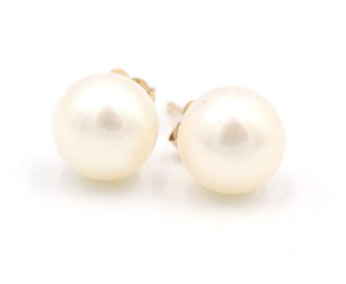 10kt Yellow gold 6.5-7mm pearl stud earrings