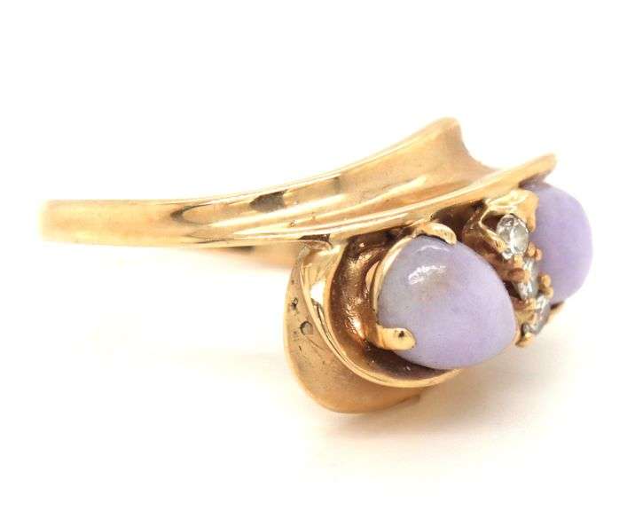 Lovely Estate 14K YG Lavendar Jade & Diamond Ring