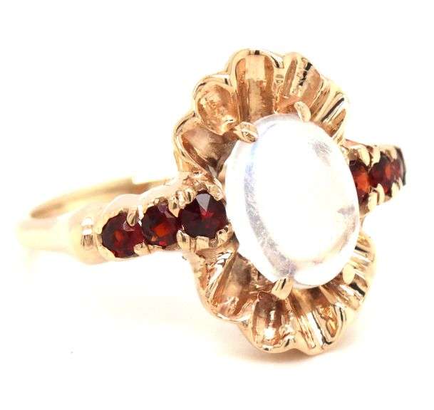 Vintage 10kt Yellow gold moonstone and garnet ring