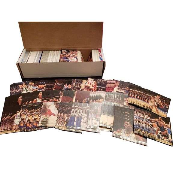 Collection of 600 Basketball Cards