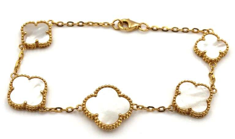 Set of 21kt Yellow gold mother of pearl bracelet and earrings