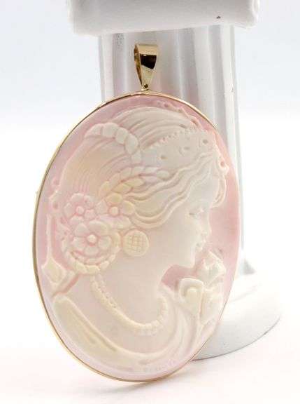14kt Yellow gold pink shell cameo pin pendant