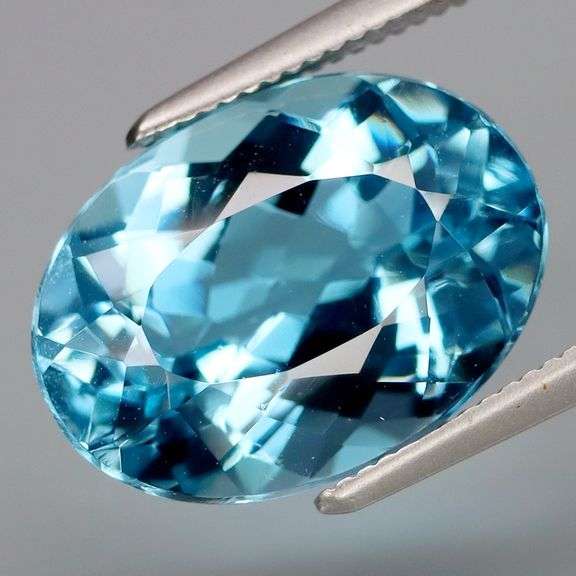 Simply amazing 7.70ct French blue Topaz