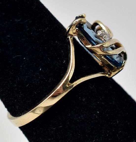 Beautiful 10K Yellow Gold London Blue Topaz Gemstone and Diamond Ring
