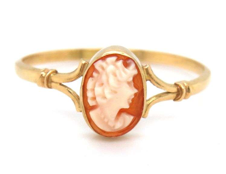 18kt Yellow gold Cameo ring