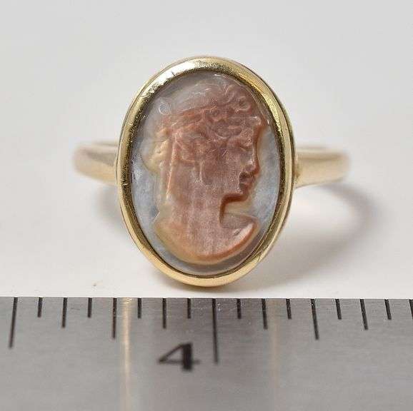 Vintage 14K Yellow Gold Shell Gemstone Cameo  Ring