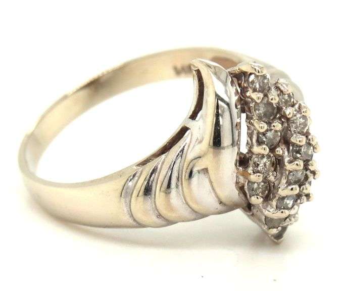 14kt White gold diamond ring