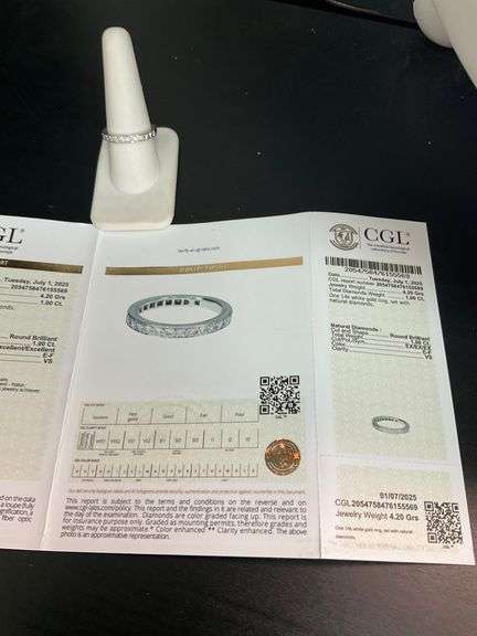 CERTIFIED BRAND NEW  14K WHITE GOLD DIAMOND BAND
