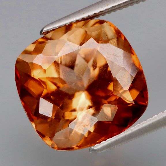 Exquisite 10.11ct bi-color Imperial Topaz