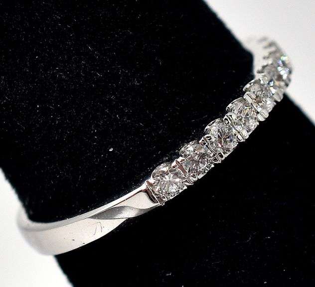 Sparkling 14K White Gold Lab Diamond Ring Band