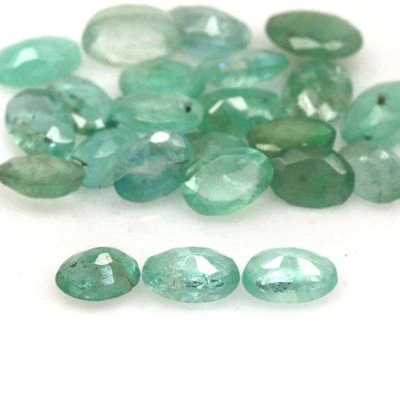 Bright emerald green 6.77ct 22pc Emerald set