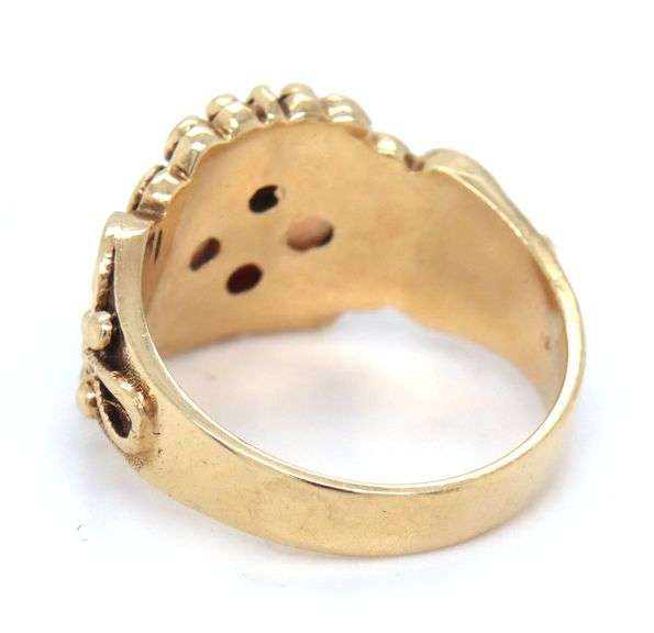 Attractive 14K YG Ring with Opals