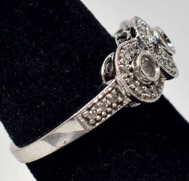 Sparkling 14K White Gold Diamond Ring