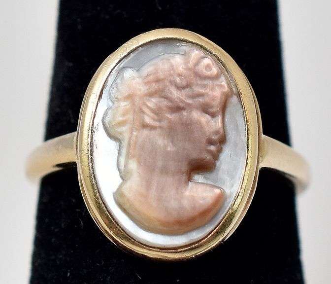 Vintage 14K Yellow Gold Shell Gemstone Cameo  Ring