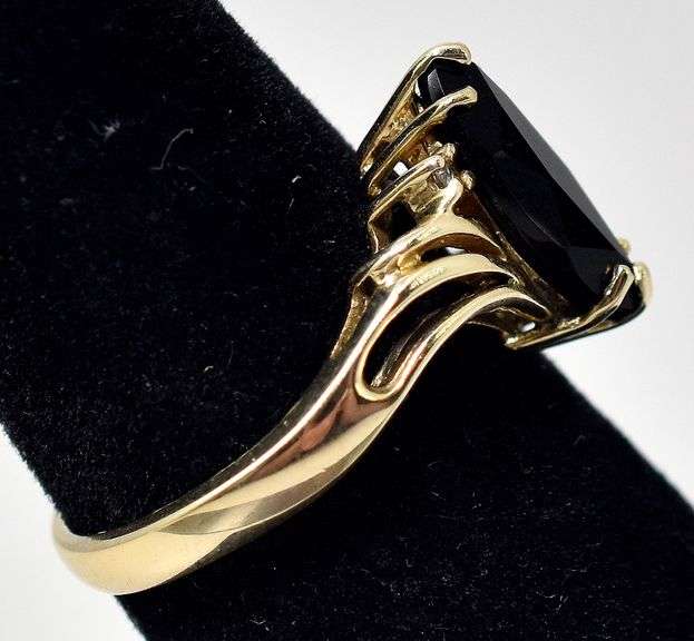 Vintage 10K Yellow Gold Black Spinel Gemstone and Diamond Ring