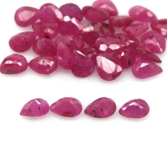 Simply gorgeous 8.25ct reddish pink Ruby set