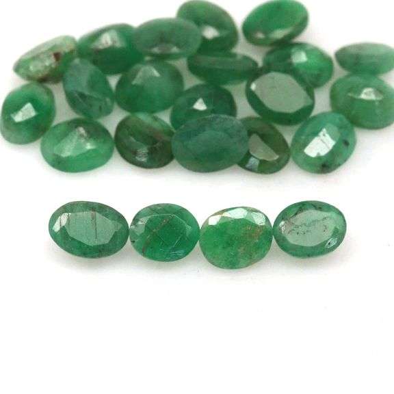 Bright emerald green 7.74ct 23pc Emerald set
