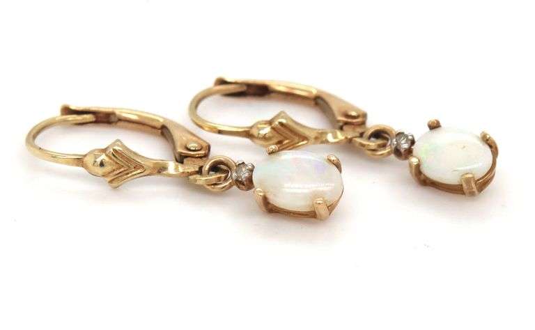 2 Pairs of 10kt Yellow gold dangle earrings