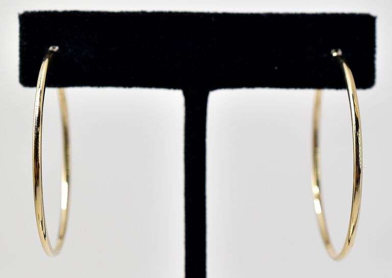 Elegant 14K Yellow Gold Hoop Earrings