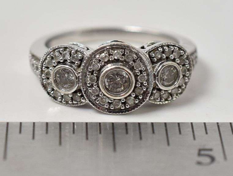 Sparkling 14K White Gold Diamond Ring