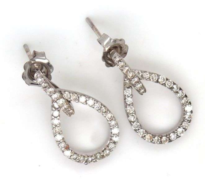 18kt White gold 0.60ctw diamond teardrop earrings