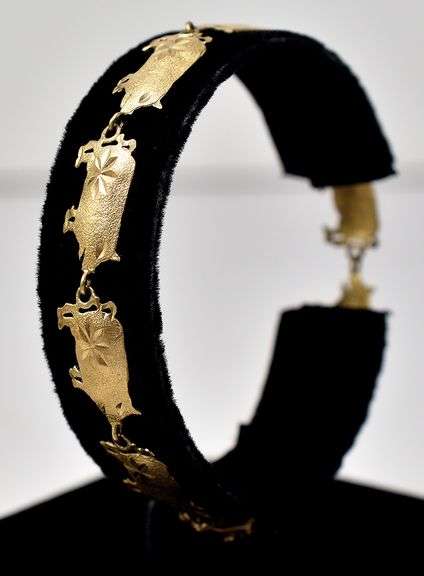 Interesting 10K Yellow Gold Pig Motif Bracelet