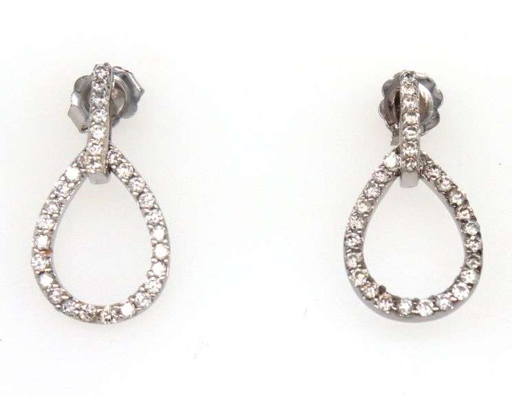 18kt White gold 0.60ctw diamond teardrop earrings