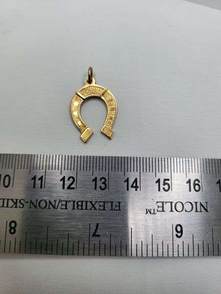 Great! Vintage 18k gold pendant. Horseshoe