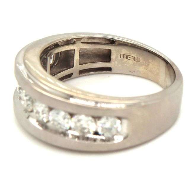 Gent's 10kt White gold 1.35ctw channel set diamond band