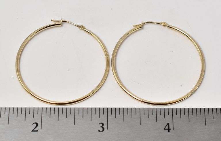 Elegant 14K Yellow Gold Hoop Earrings