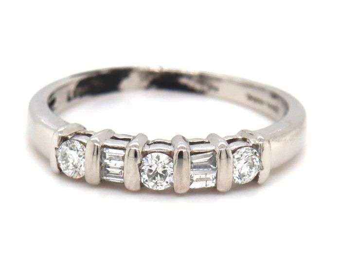 Platinum 0.25ctw round and baguette 5 stone diamond ring