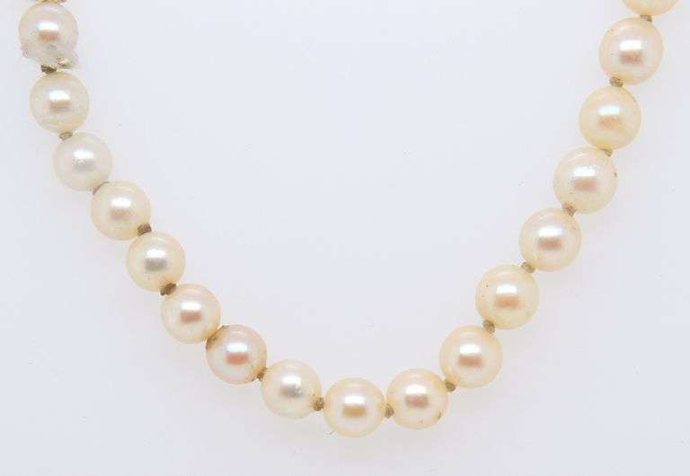 Vintage Graduated Pearl Necklace