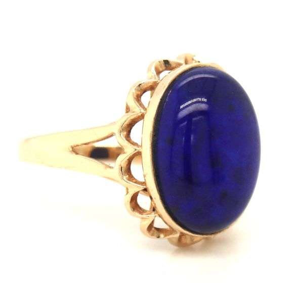 14kt Yellow gold oval Lapis cocktail ring