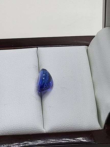 Magnificent 3.4 ctw oval shape Tanzanite