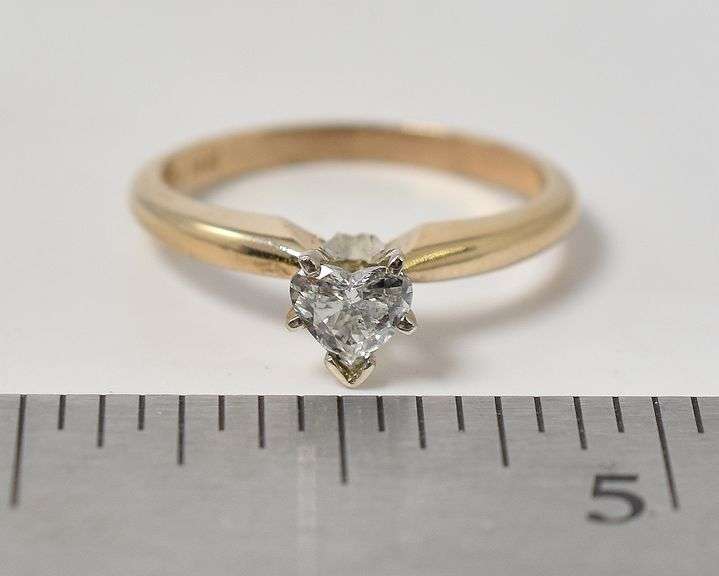 Enchanting 4K Yellow Gold 0.5CTW Diamond Heart Ring