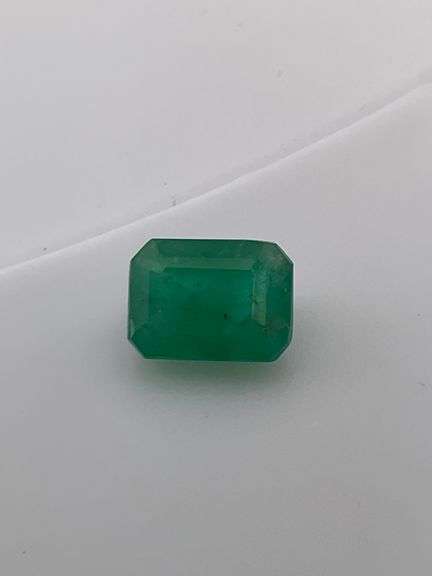 I.G.I CERTIFIED NATURAL GREEN EMERALD 2.27 CARATS