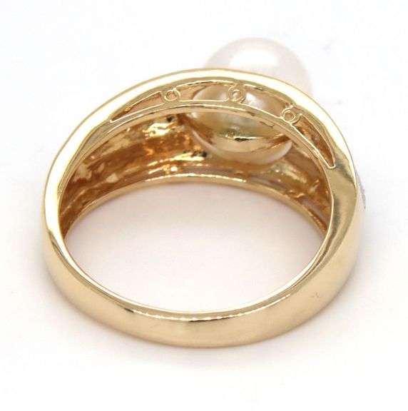 14kt Yellow gold 8-8.5mm pearl and diamond pave ring