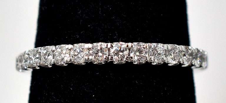 Sparkling 14K White Gold Lab Diamond Ring Band