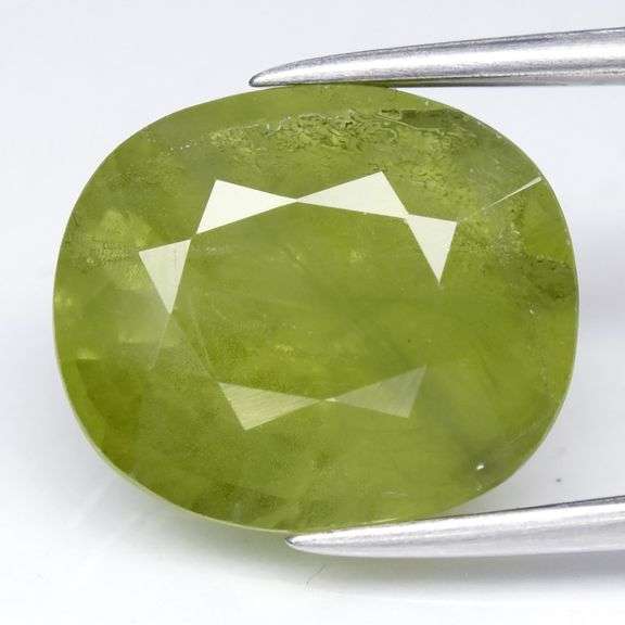 Unique and large! 6.86ct lime green Sapphire!