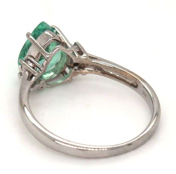 18kt White gold pear shaped Apatite and diamond accent ring