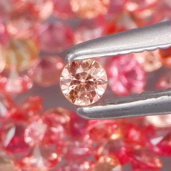 Full fire! 3.91ct top orange Sapphire set