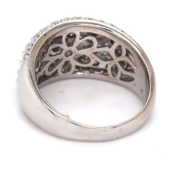 18kt White gold 1ctw brown and white diamond X ring