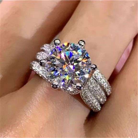 Dazzling 18 Kt Gold Plate Ladies 5 Ct Sparkling White Simulated Lab Diamond Ring