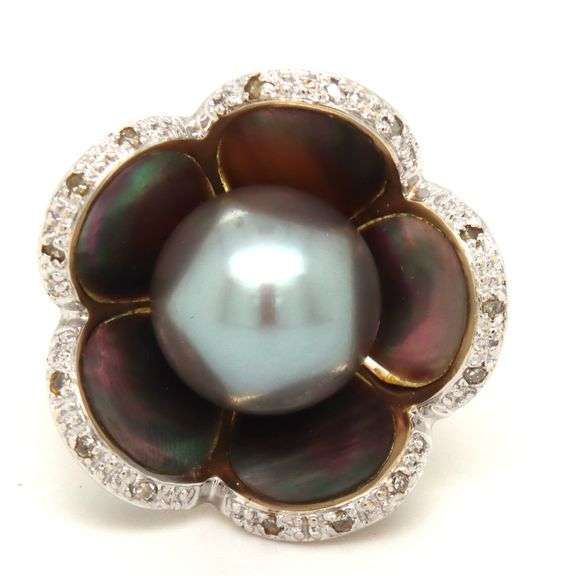 14kt Yellow gold grey flower ring with diamond accents