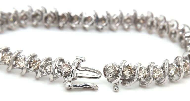 14kt White gold approximate 5.40ctw diamond S link tennis bracelet