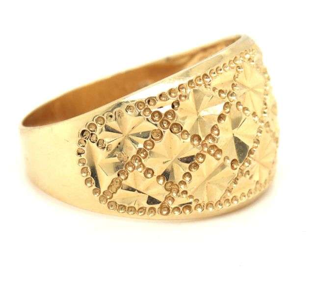 Mesmerizing 14K Yellow gold Ring